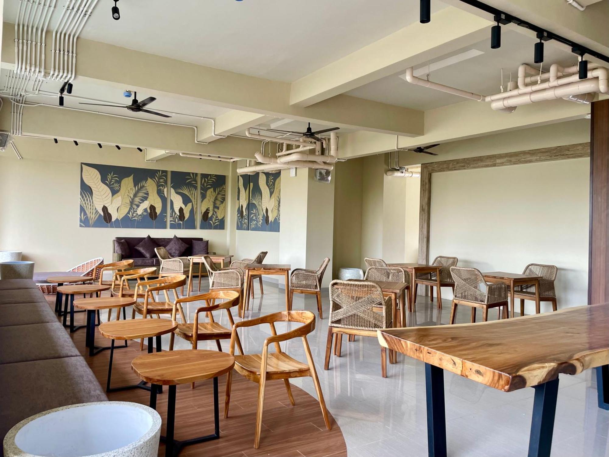 Anaya Hotel Canggu Buitenkant foto